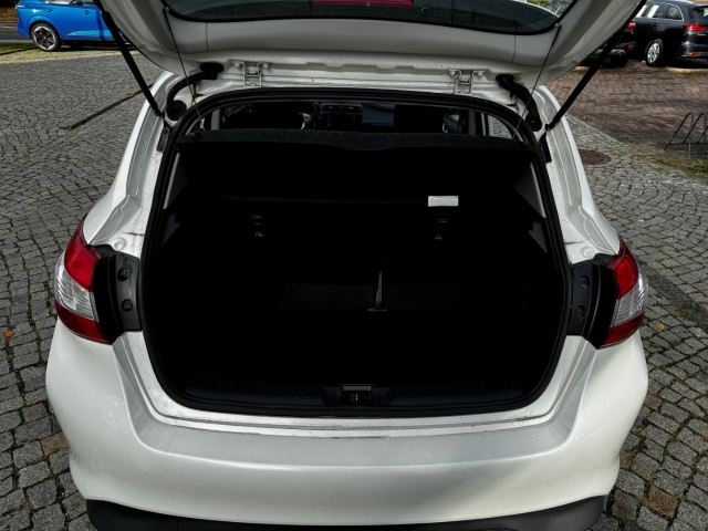 Nissan Pulsar Acenta Klima SHZ Keyless Entry Keyless Notbremsass. Temp Tel.-Vorb.-6