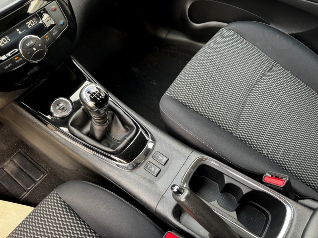 Nissan Pulsar Acenta Klima SHZ Keyless Entry Keyless Notbremsass. Temp Tel.-Vorb.-11