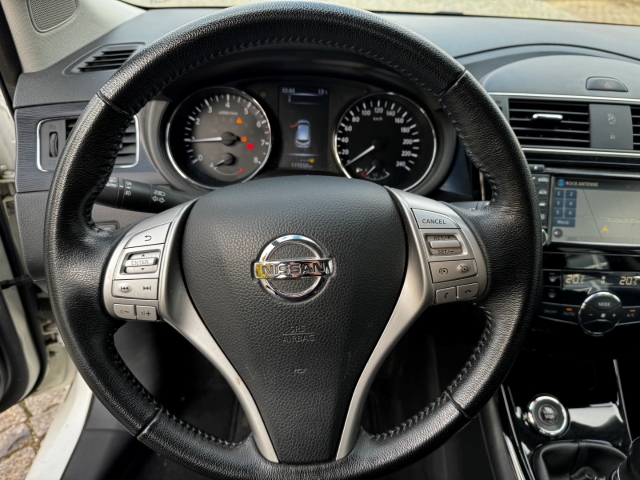 Nissan Pulsar Acenta Klima SHZ Keyless Entry Keyless Notbremsass. Temp Tel.-Vorb.-12