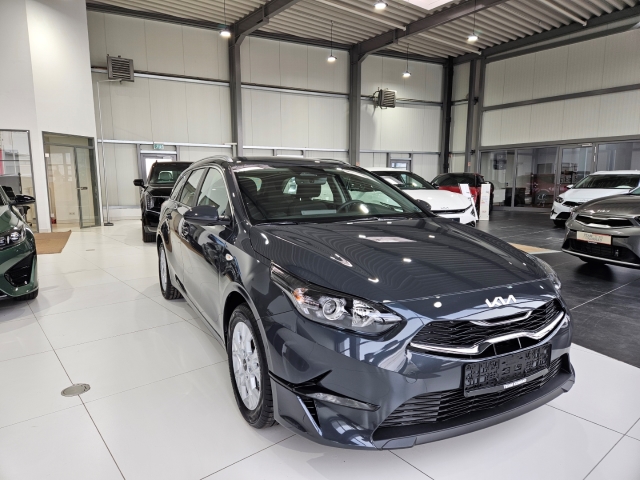 Kia Cee'd_sw Vision 1.5T NAV Navi digitales Cockpit Apple CarPlay-6