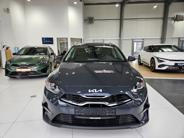 Kia Cee'd_sw Vision 1.5T NAV Navi digitales Cockpit Apple CarPlay-7