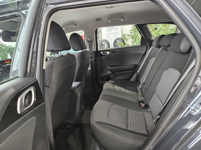 Kia Cee'd_sw Vision 1.5T NAV Navi digitales Cockpit Apple CarPlay-11