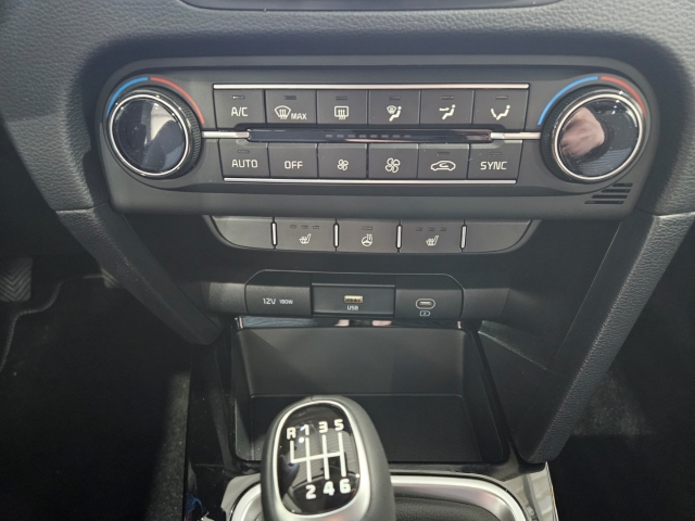 Kia Cee'd_sw Vision 1.5T NAV Navi digitales Cockpit Apple CarPlay-16